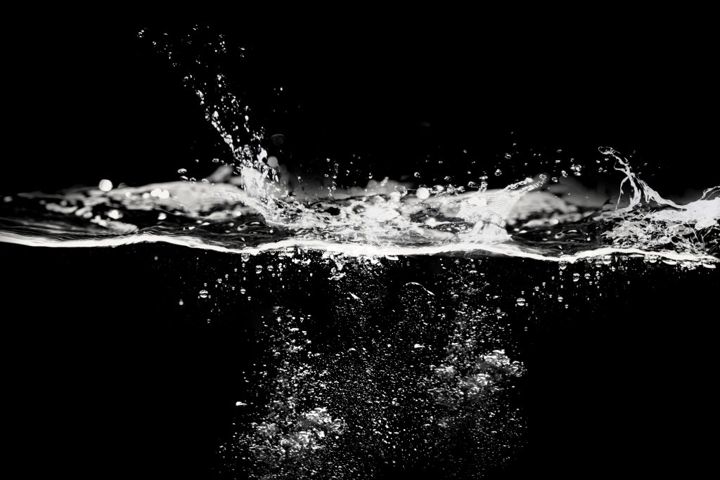 [nghieng.life] Water Section Black Background